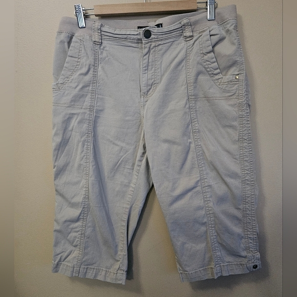 Lee Relaxed Fit Women's Size 14 Medium Beige Cropped Pants Cotton Blend - Picture 1 of 4